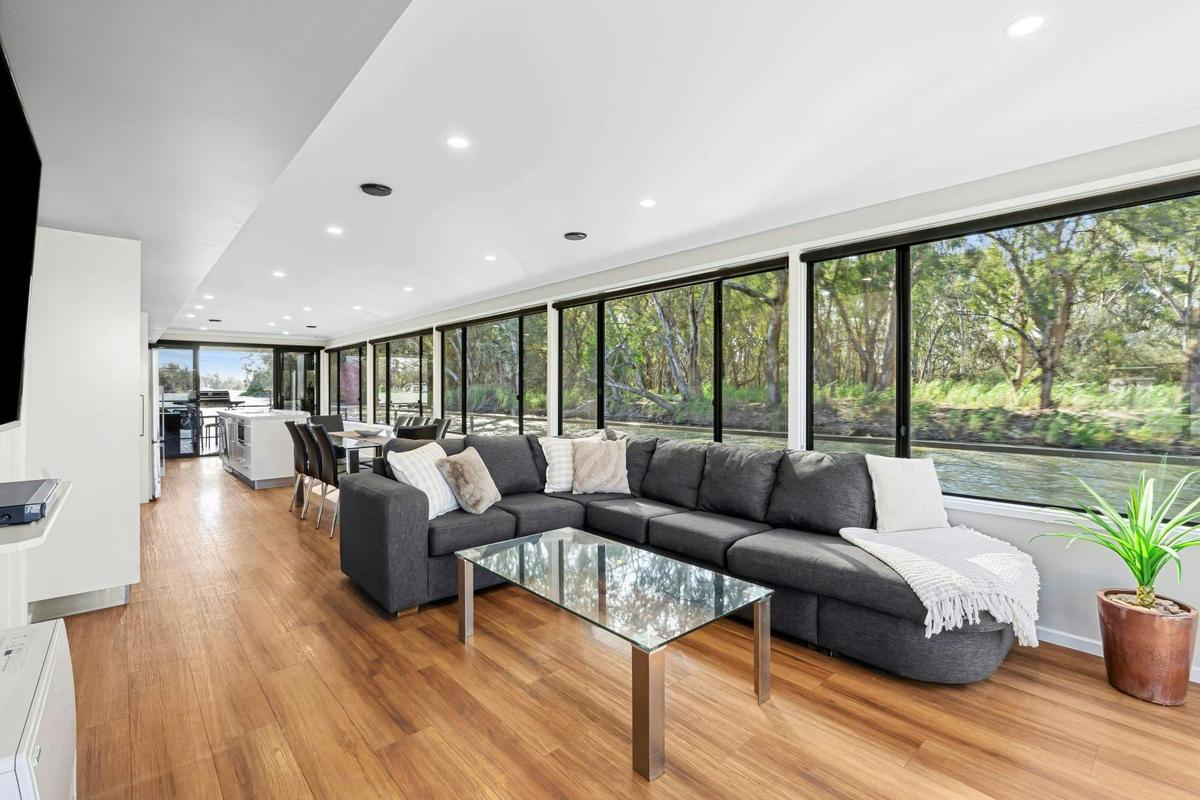 Spacious, stylish, and made for river living — Amazon Star’s lounge, dining & kitchen has it all.