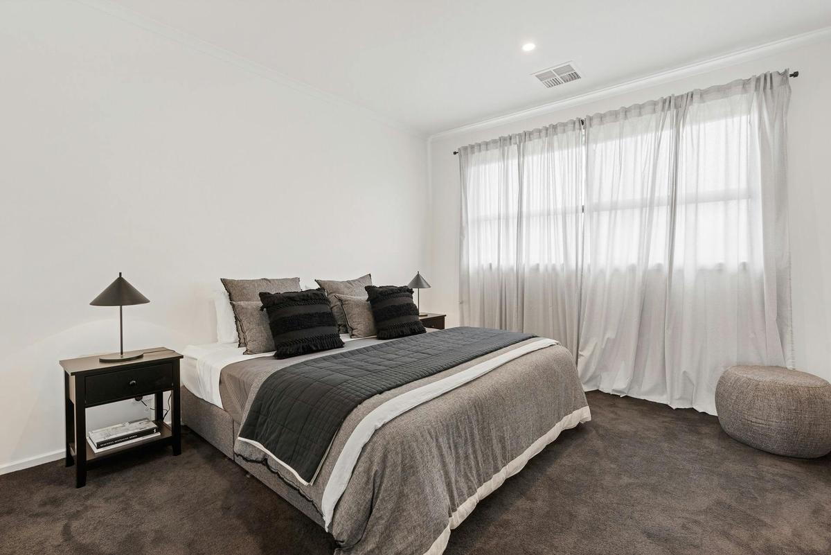 Super comfy king ensemble, plush carpet, walk-thru-robe & spacious ensuite