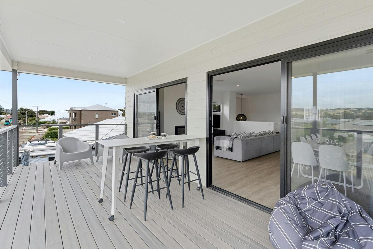 Entertainers’ Deck