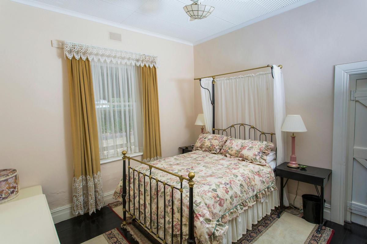Beautiful Emma Suite