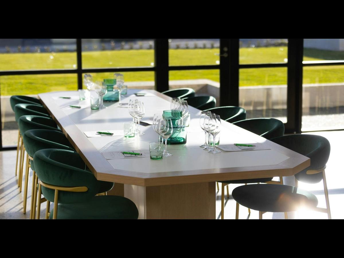 tasting room