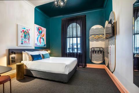 Studio Queen with shared bathroom facilities
