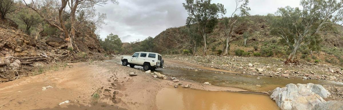 4WD troopy in gorges