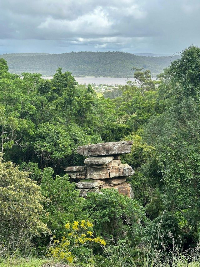 The Pinnacles - Maclean