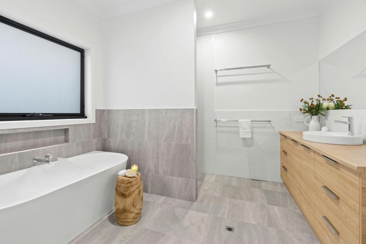 Ensuite to master king bedroom