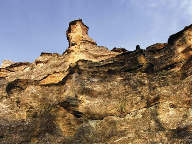 The Newnes Plateau Cliffs