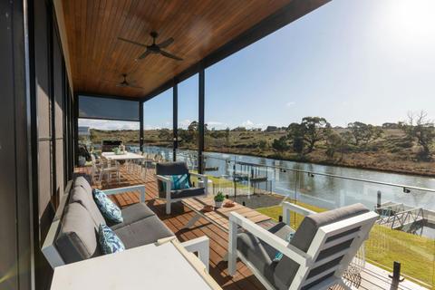 Riverside Bliss -  Mannum Waters - River Shack Rentals