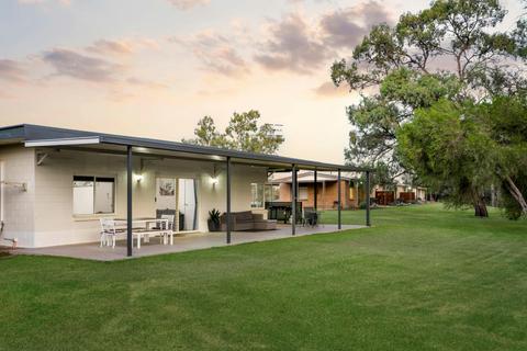 Riversands Rest Scenic Riverfront Cottages, Paringa