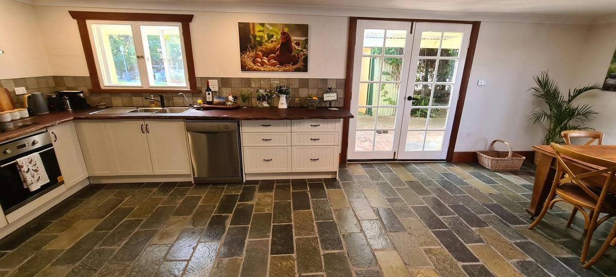 Charming Garden Cottage - Roads House Normanville Kitchen