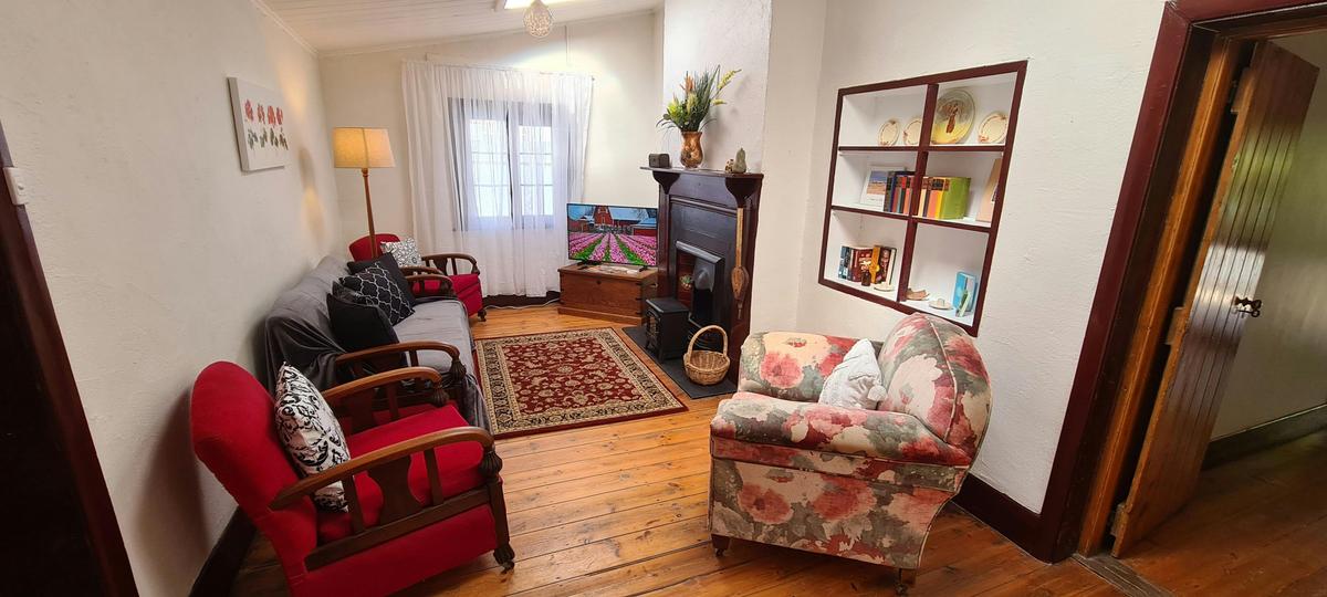 Charming Garden Cottage - Roads House Normanville Lounge Room