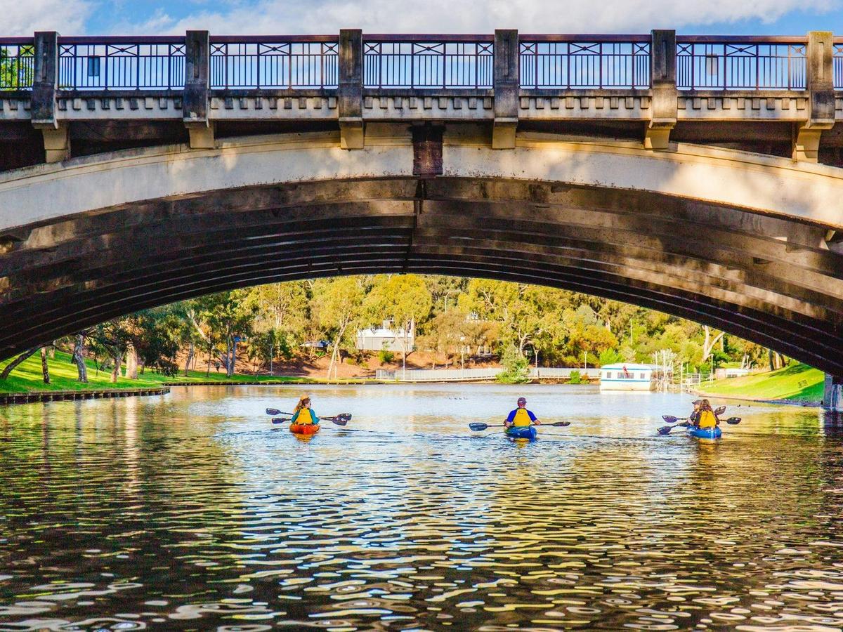 Adelaide Kayak & Cultural Immersion