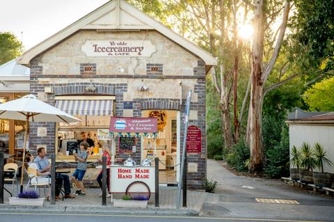 Adelaide Hills and Cleland Safari
