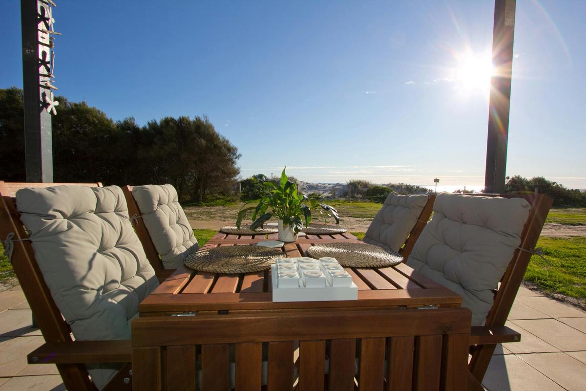 outdoor under cover dining for up to 6 people