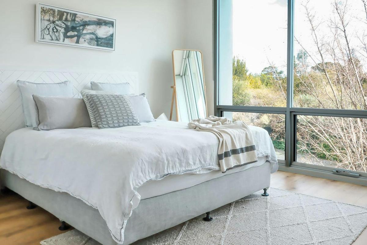Main Bedroom - King bed