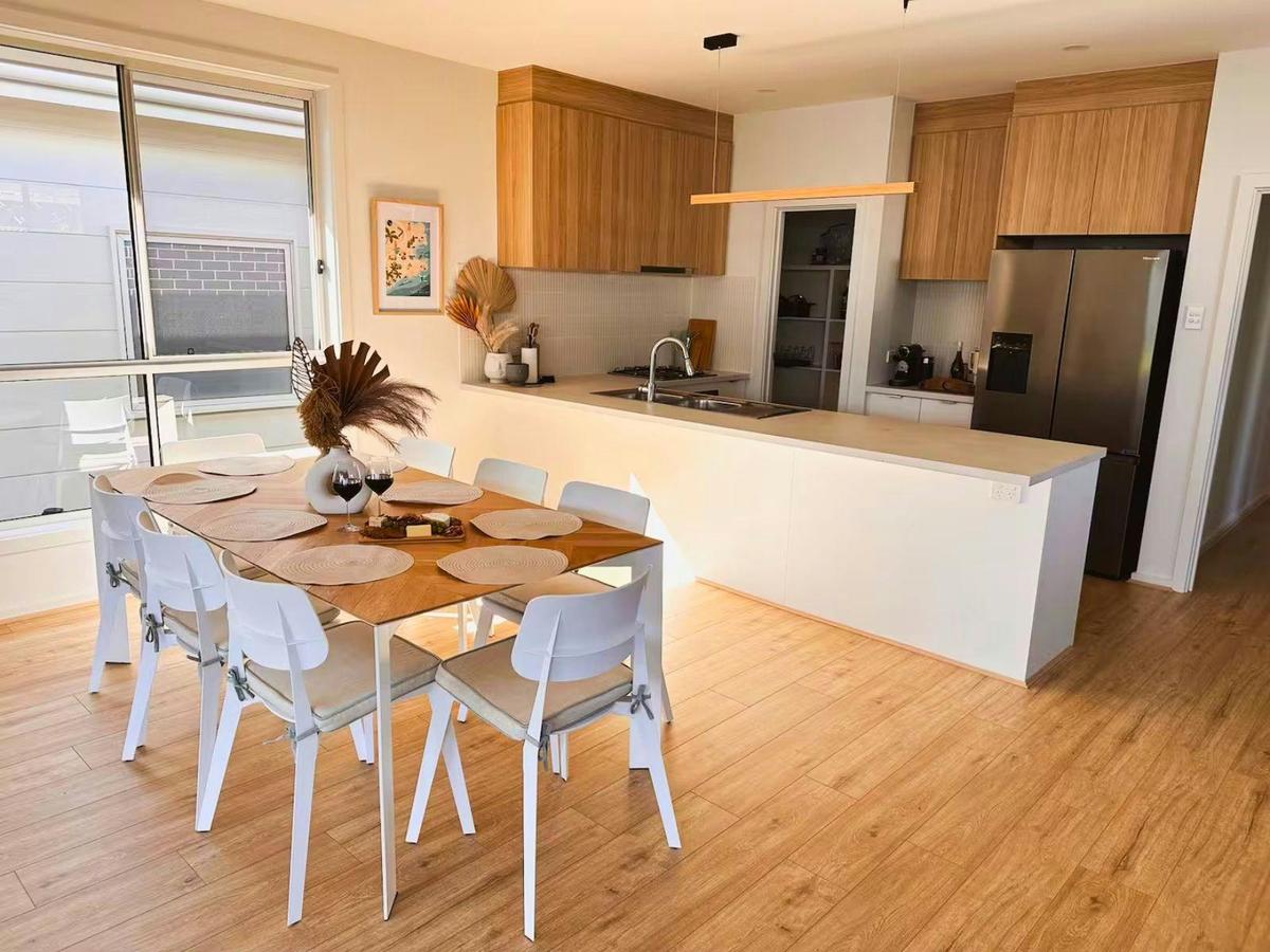 Open plan dining and kitchen