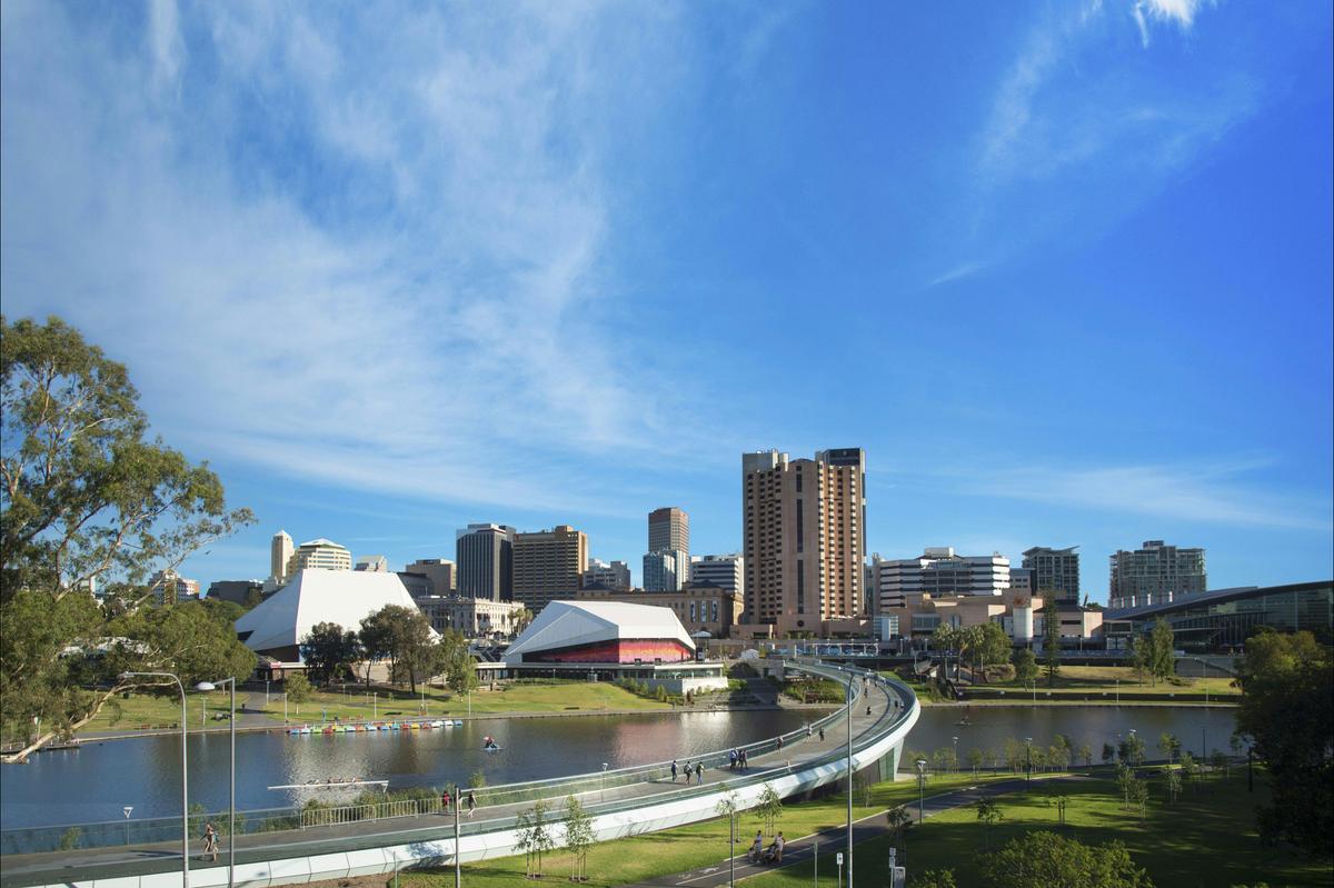 Full Day Adelaide Highlights with Wine Tasting and Coast