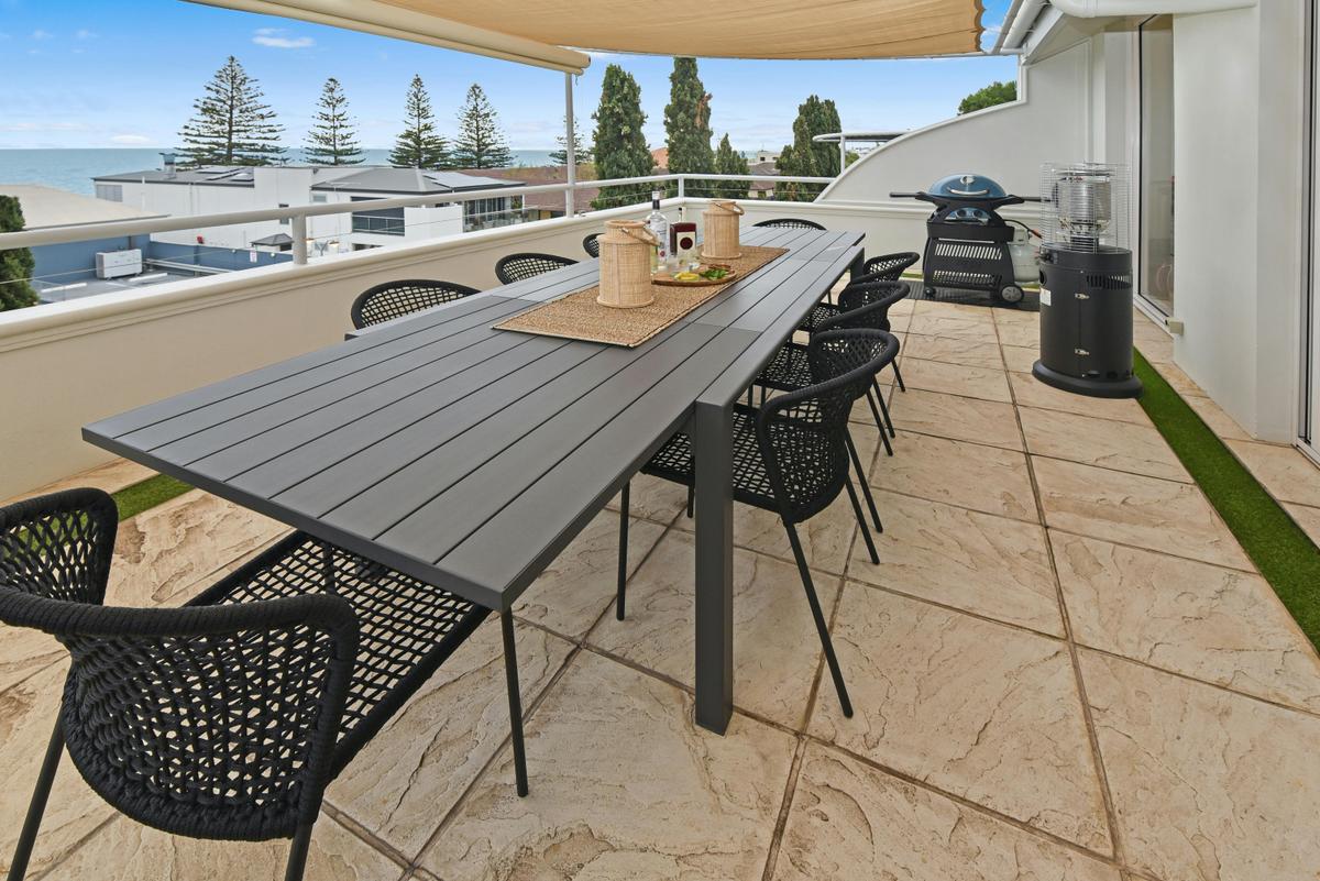 Huge Entertaining Balcony with Oceanviews