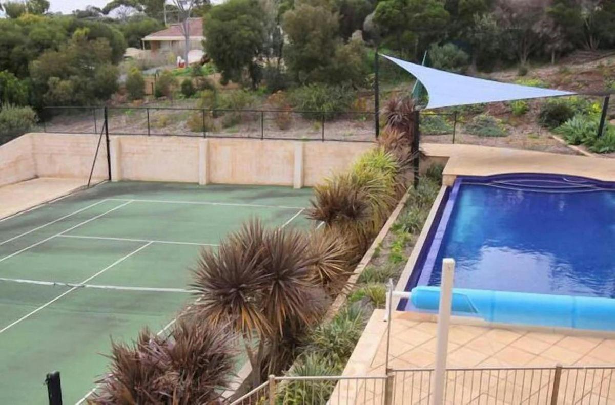 Sunset Retreat tennis court
