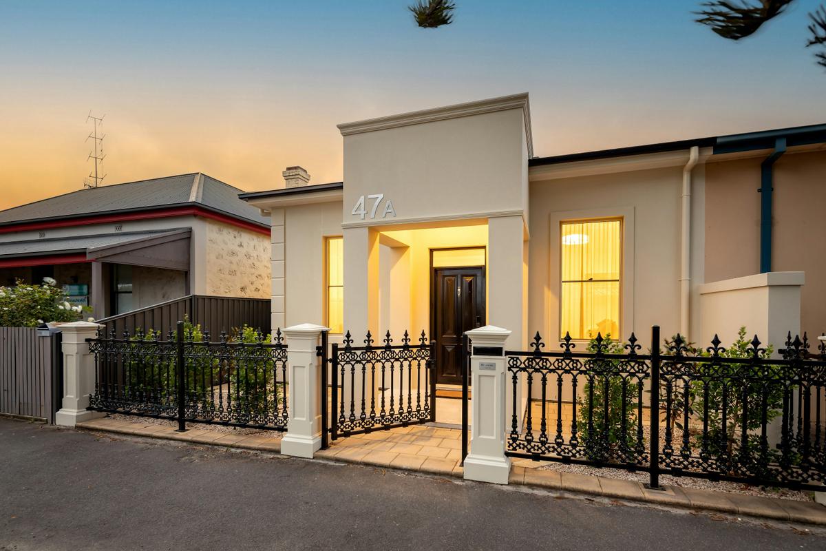 Seaspray Cottage Airbnb Holiday Rental at 47a Victoria Street Victor Harbor South Australia