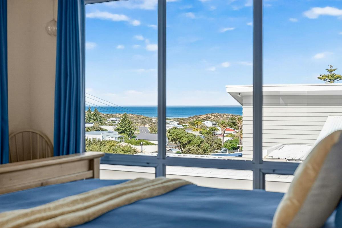Coastal views, walk to beach, family entertainer