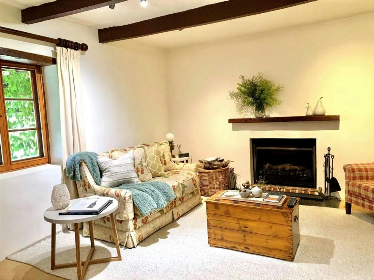 Cottage lounge room