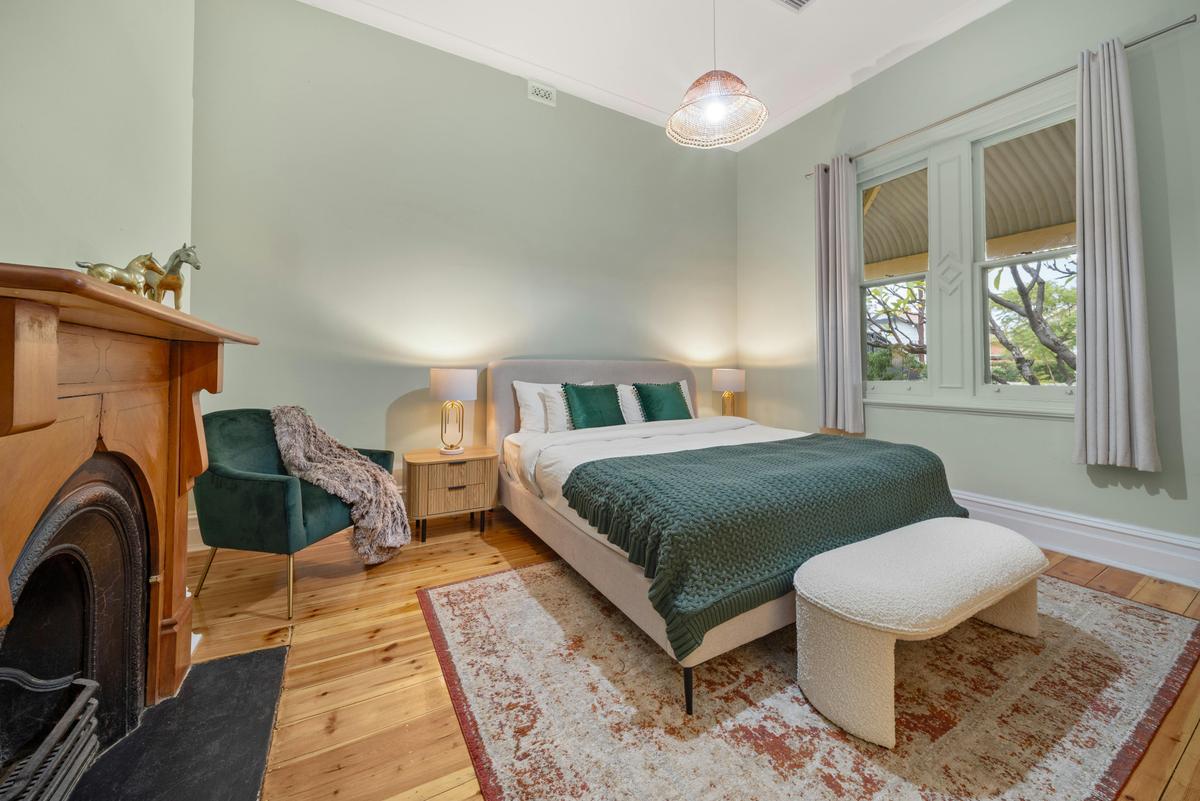 Master Bedroom - King Size Bed with quality linens supplied.