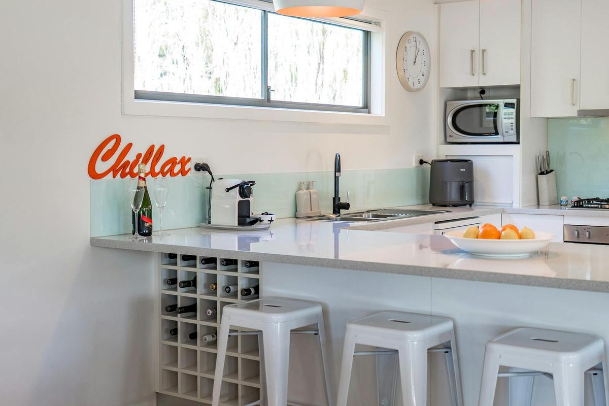 Swell Beach House Second Valley - kitchen with views