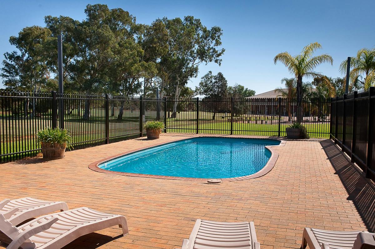 The Standpipe Golf Motor Inn - Swimming Pool