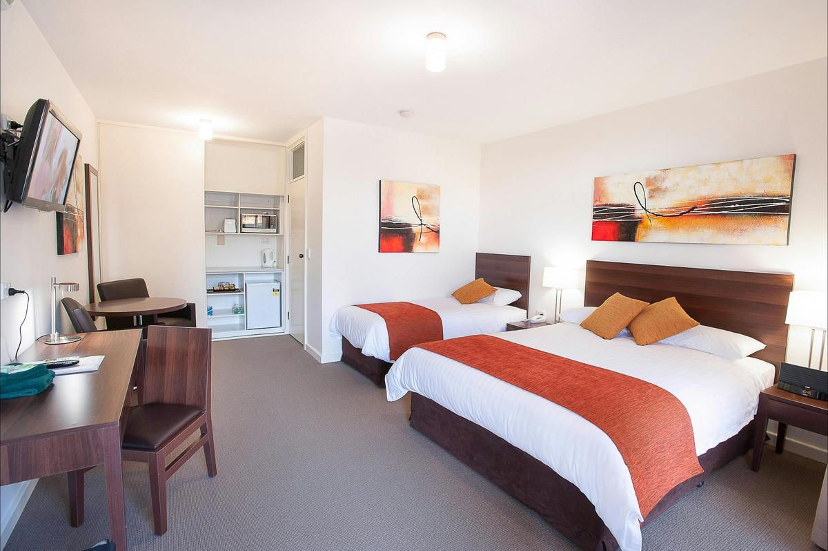 Twin Deluxe Suite