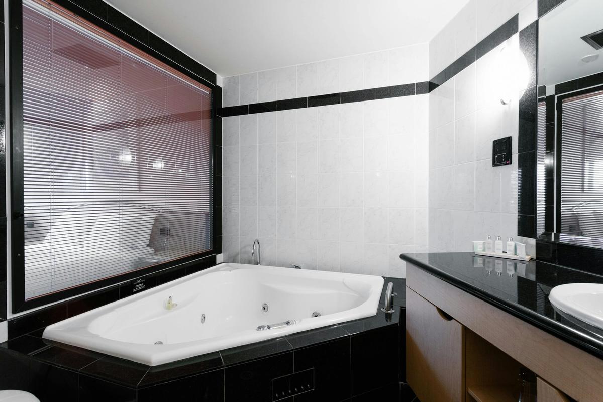 Executive Spa Suite