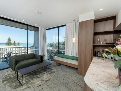 Deluxe Ocean View Suite