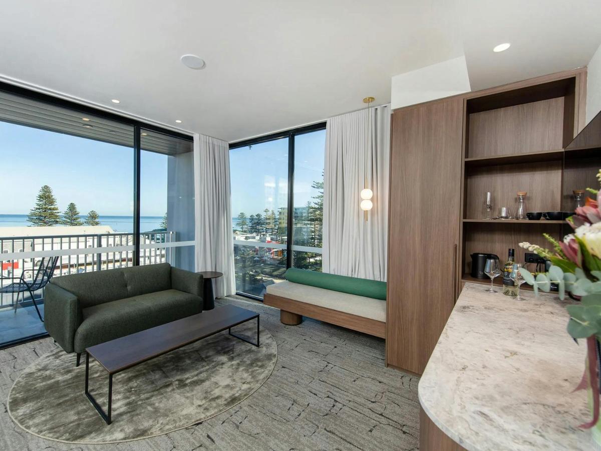 Deluxe Ocean View Suite