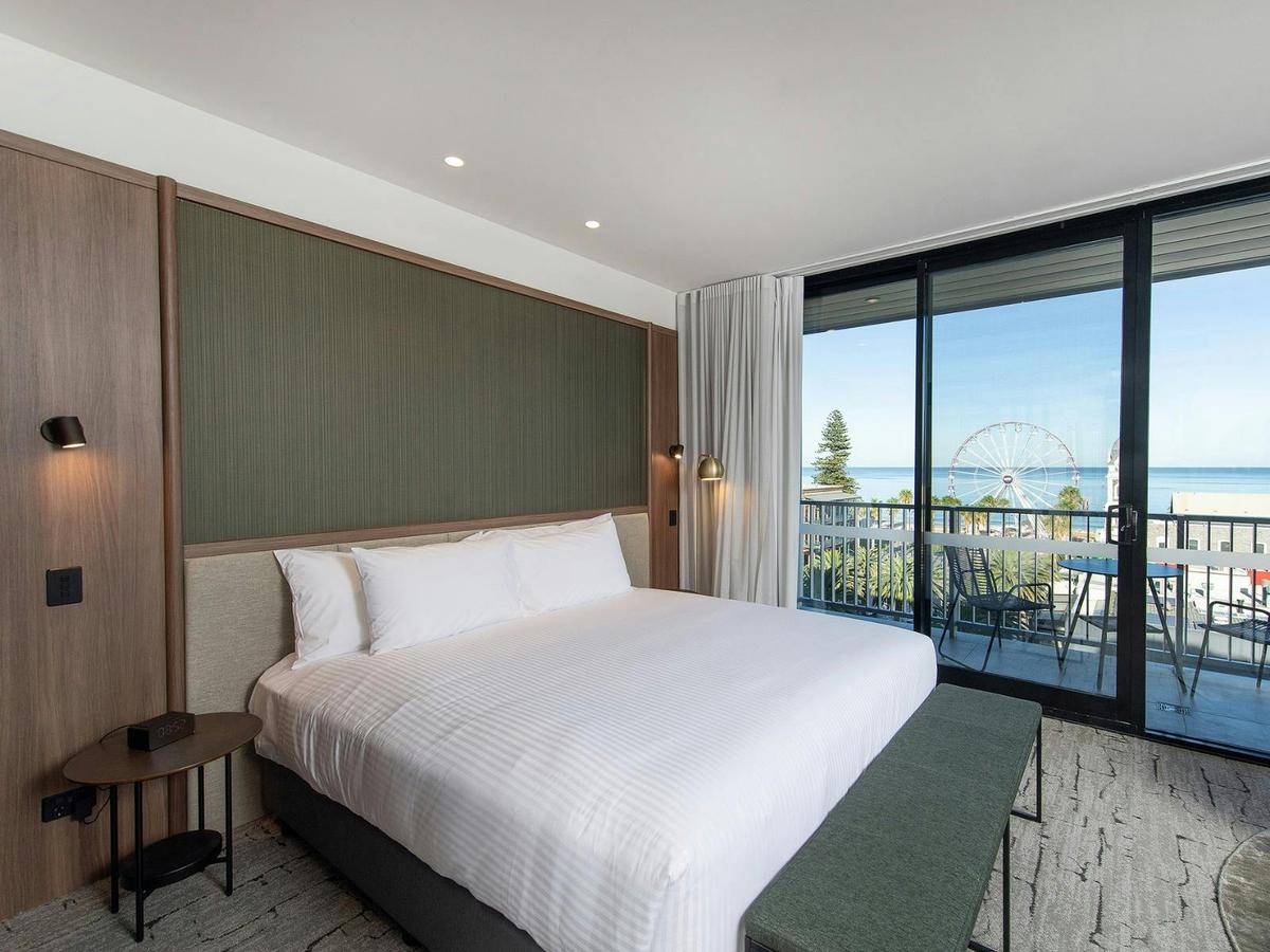 The George Glenelg