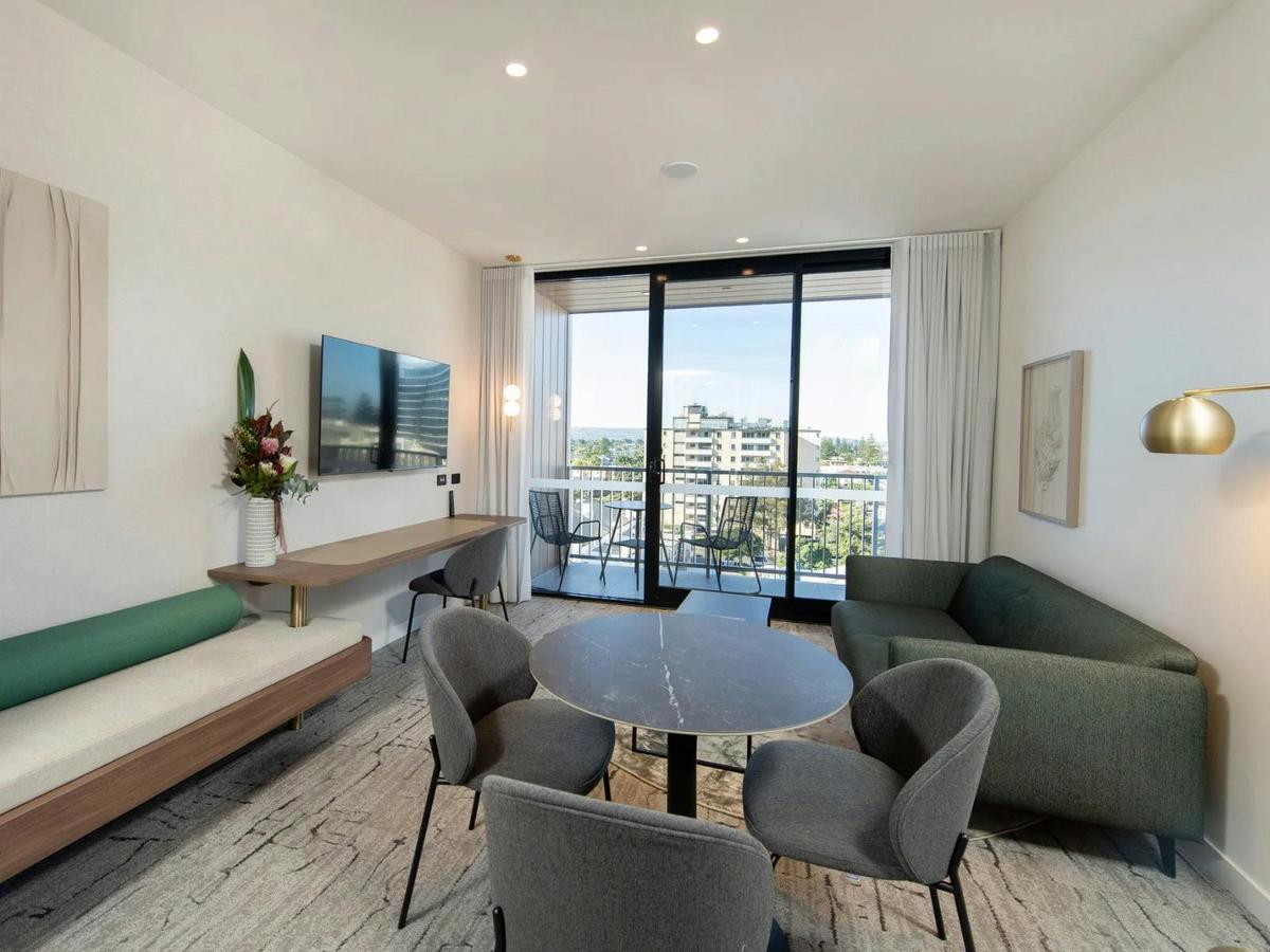 Moseley Family Room (Interconnecting)