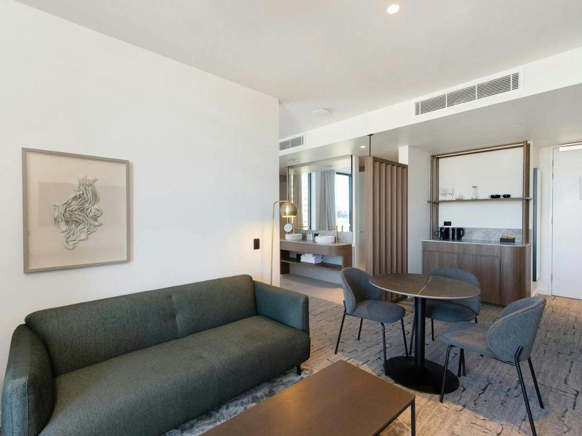 Moseley Family Room (Interconnecting)