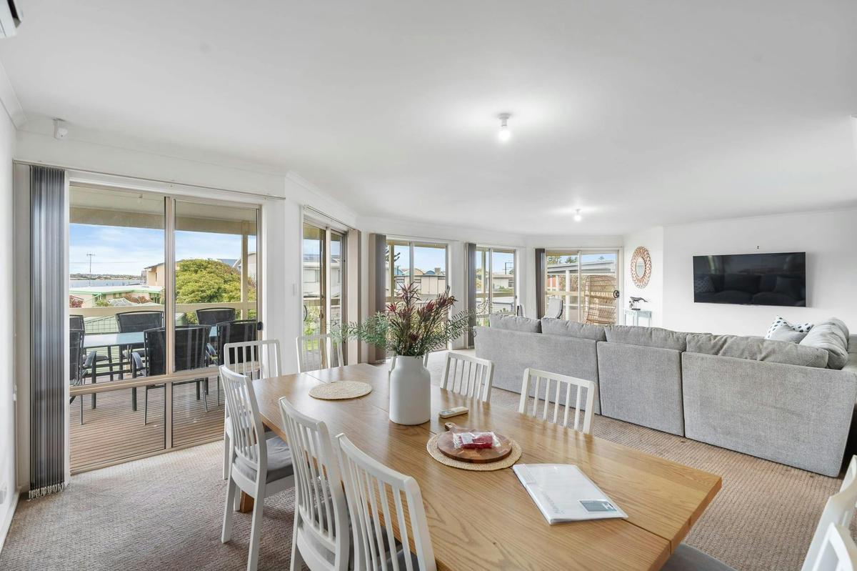 Strandhytta - Dining Room