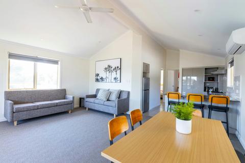 Sundowner Shack  (3  Bedrooms)