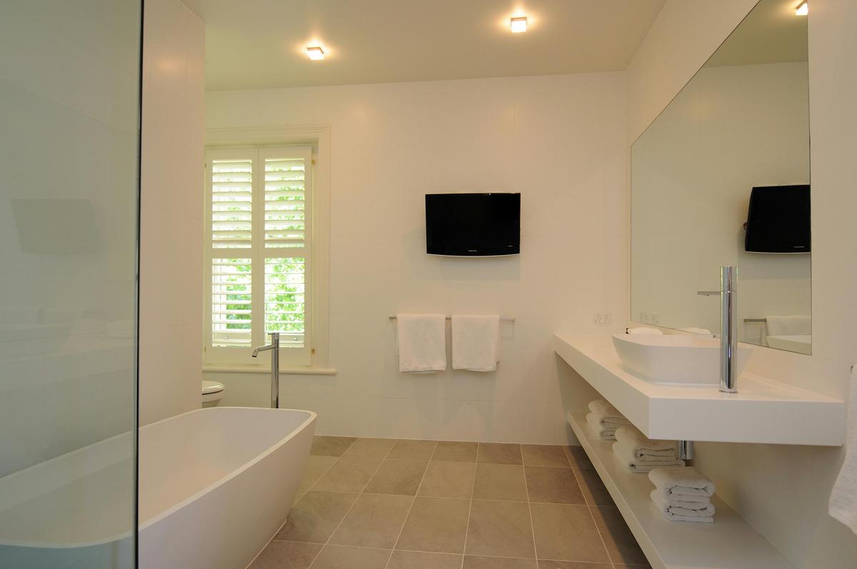 Room 1 bathroom