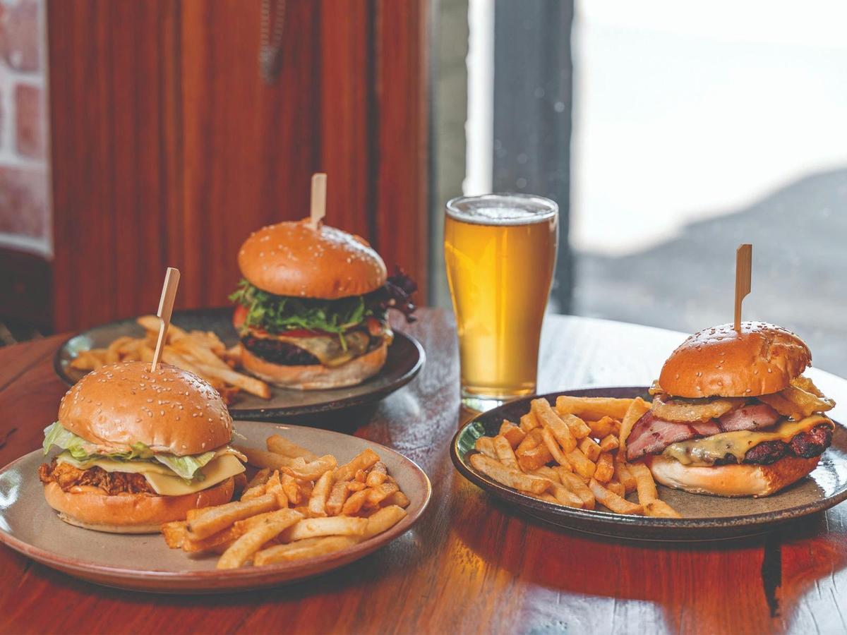 Burgers and Pints at the Kensi