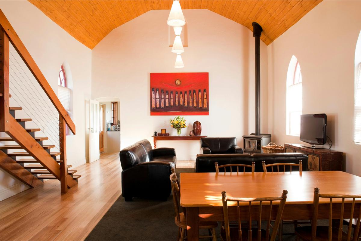 Dining & Lounge Area