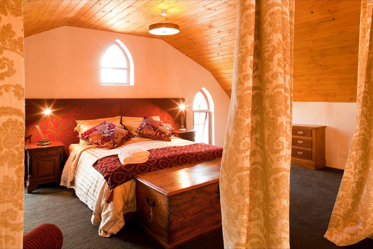 King size bed in mezzanine level bedroom