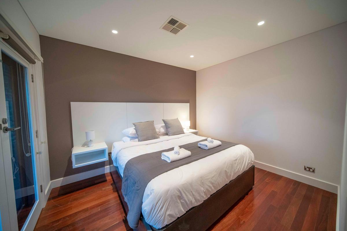 Bedroom with a king size bed
