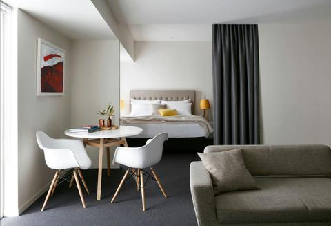 Deluxe Studio Suite Twin