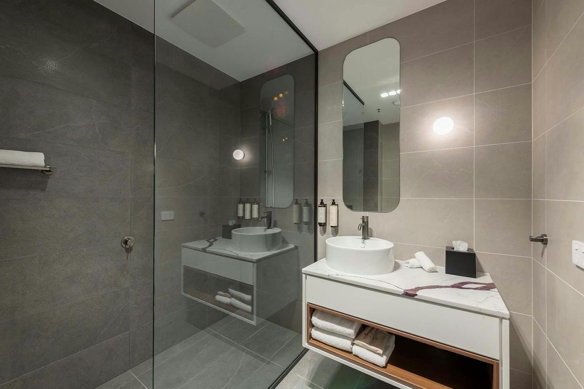 Deluxe Hotel Corner