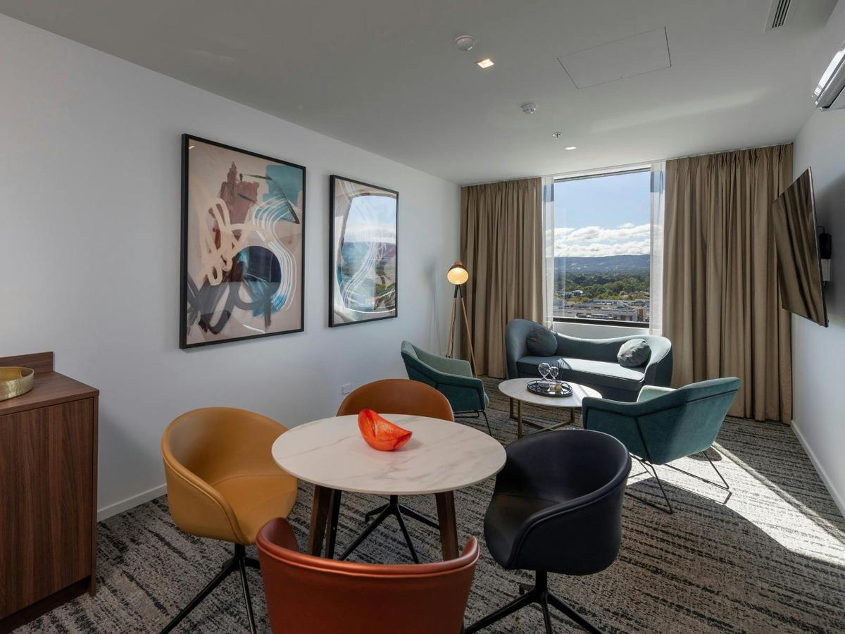 Executive Hotel Suite