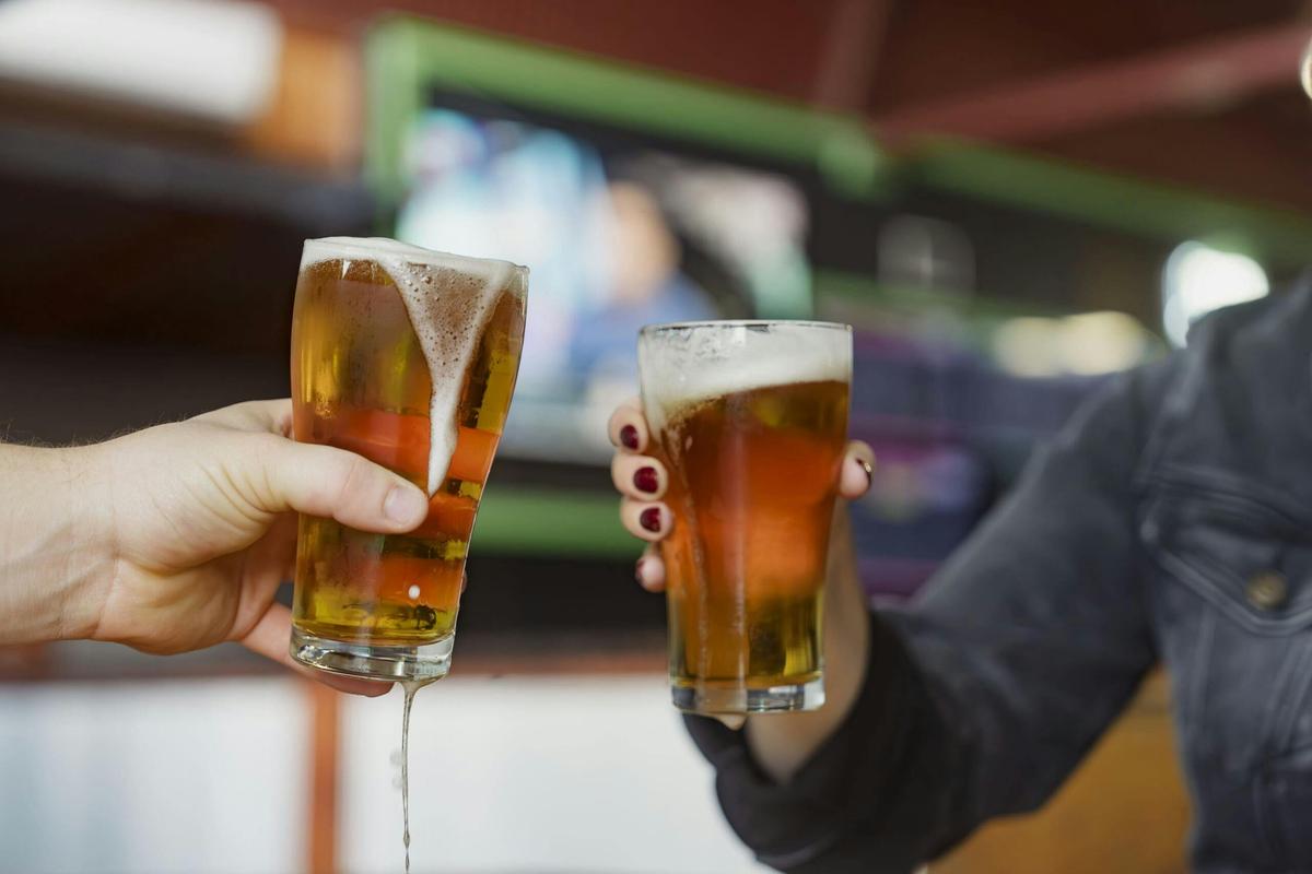 Settle into the Swanport front bar for a cold beer with mates!