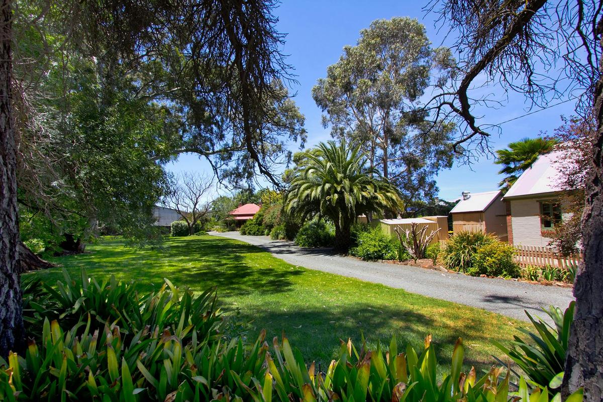 Tanunda Cottags Lawn Area