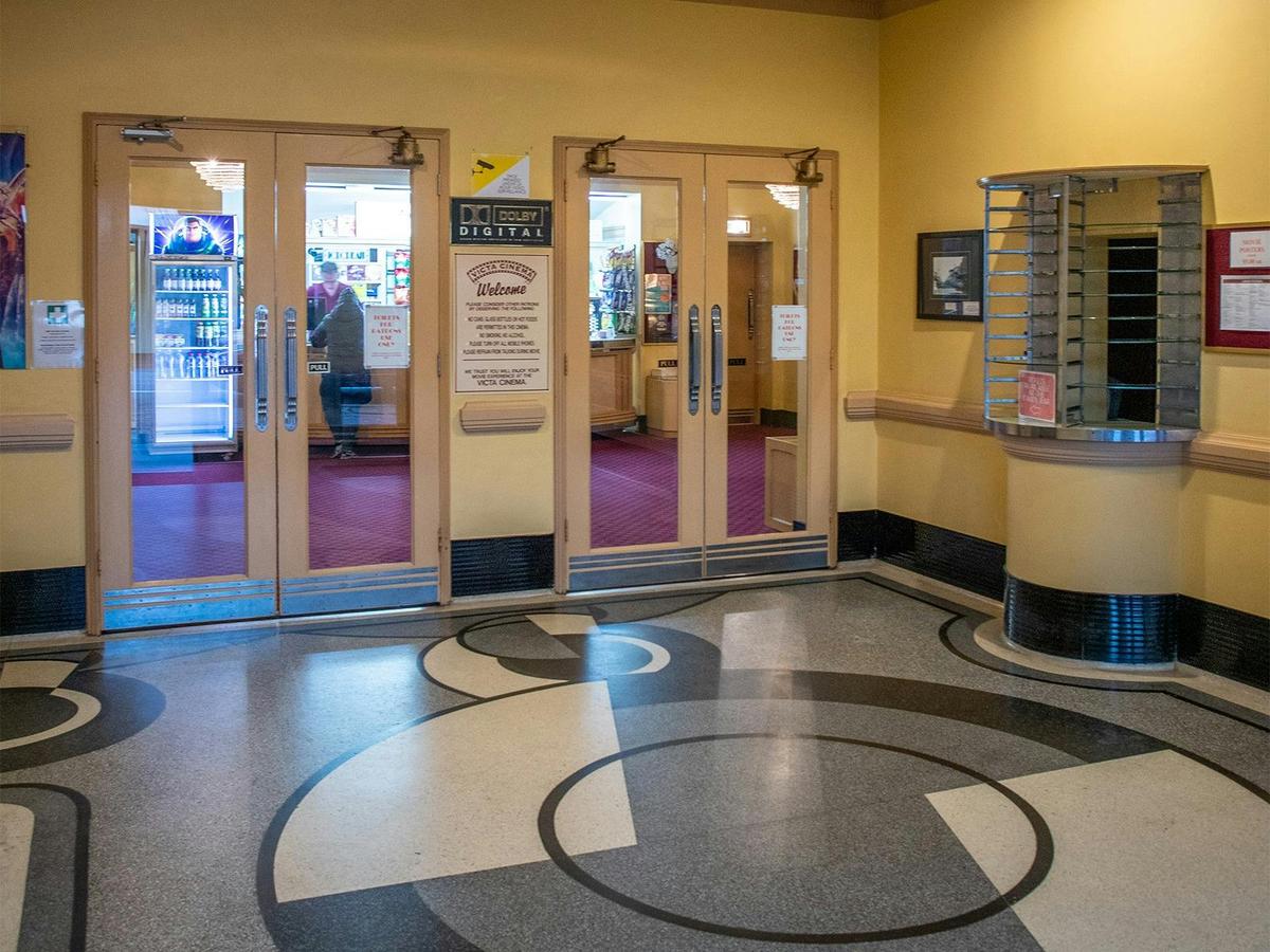 A stunning geometric terrazzo floor welcomes you in the entrance vesable.