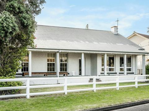 The Summer Lodge – Esplanade Frontage & Character Charm