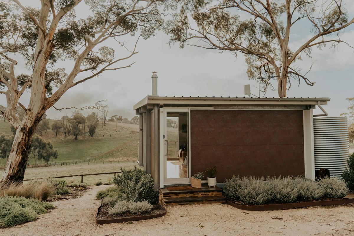 Cabin with view across hills